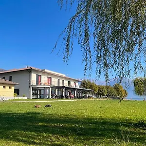  Vandrarhem Lake Como Beach Hostel